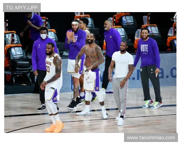 克劳福德手指插鼻挑衅 史蒂芬森霍华德爆发抱摔冲突